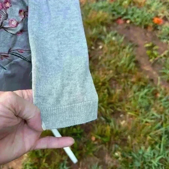 Indigo Rose long sleeve lightweight top sweater. Size Medium. Embroidered - Picture 4 of 9